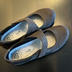Clark’s cloudsteppers Slip on shoes 6.5